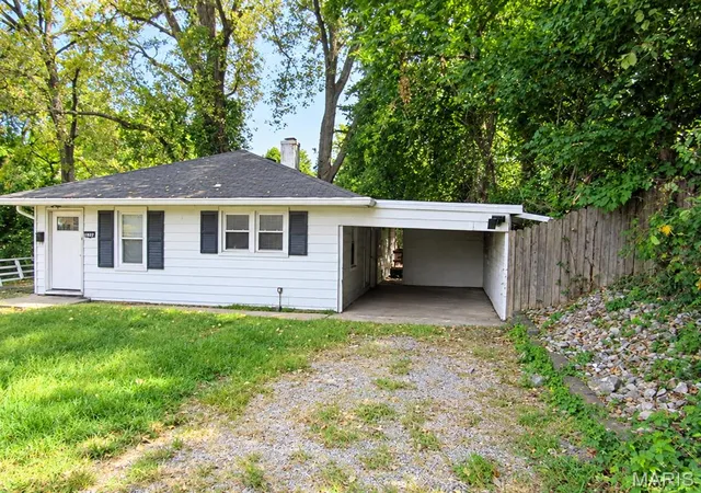 Photo 2 of Single family home for sale at 3421 W A St, Belleville, IL 62226 | MLS# MIS26059901 | Listing updated on 2026-09-17