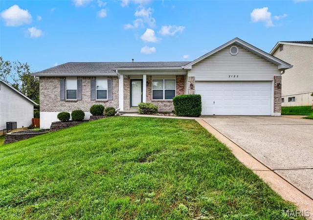 Photo 1 of Sale Pending at 2182 San Simeon Dr, Arnold, MO 63010 | MLS# MIS26059907 | Listing updated on 2026-10-09