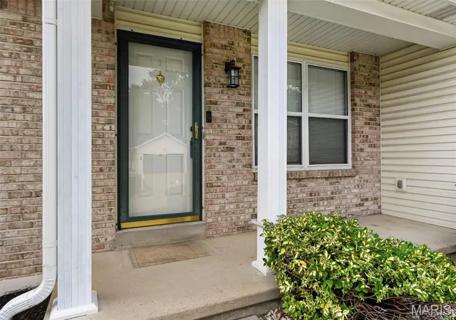 Photo 3 of Sale Pending at 2182 San Simeon Dr, Arnold, MO 63010 | MLS# MIS26059907 | Listing updated on 2026-10-09
