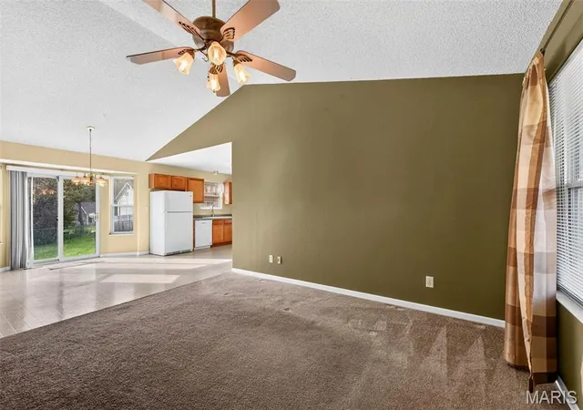 Photo 4 of Sale Pending at 2182 San Simeon Dr, Arnold, MO 63010 | MLS# MIS26059907 | Listing updated on 2026-10-09
