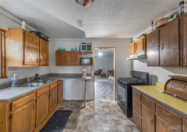 Photo 3 of Single family home for sale at 336 N 2nd Street, Poplar Bluff, MO 63901 | MLS# MIS26059910 | Listing updated on 2026-09-25