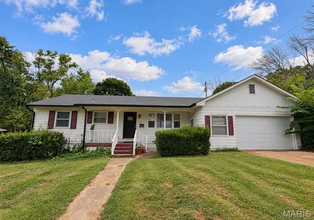 Photo 1 of Sale Pending at 421 N Elm St, Pacific, MO 63069 | MLS# MIS26059919 | Listing updated on 2026-09-28