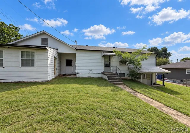 Photo 2 of Sale Pending at 421 N Elm St, Pacific, MO 63069 | MLS# MIS26059919 | Listing updated on 2026-09-28