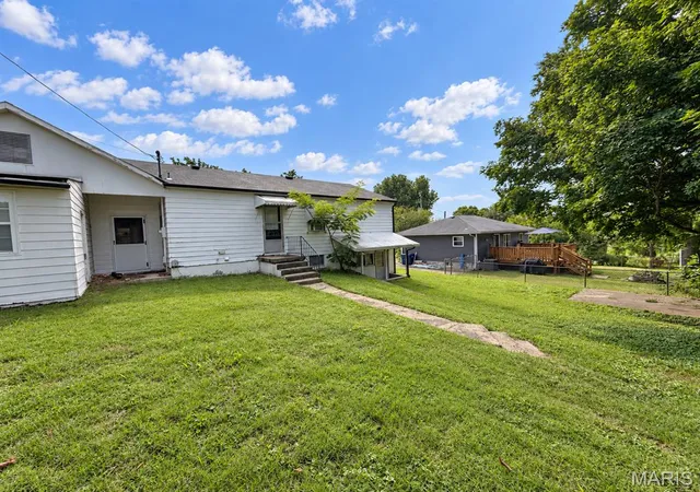 Photo 3 of Sale Pending at 421 N Elm St, Pacific, MO 63069 | MLS# MIS26059919 | Listing updated on 2026-09-28