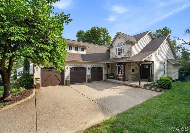 Single family home for sale at 414 S Van Buren Ave, Saint Louis, MO 63122 | MLS# MIS26059924
