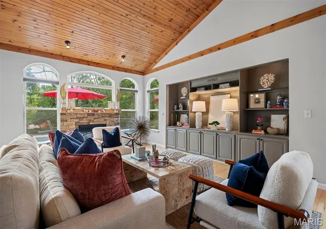 Photo 4 of Single family home for sale at 414 S Van Buren Ave, Saint Louis, MO 63122 | MLS# MIS26059924 | Listing updated on 2026-09-23