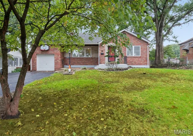Photo 2 of Sale Pending at 6324 Gramond Dr, Saint Louis, MO 63123 | MLS# MIS26059926 | Listing updated on 2026-10-19