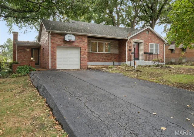 Photo 3 of Sale Pending at 6324 Gramond Dr, Saint Louis, MO 63123 | MLS# MIS26059926 | Listing updated on 2026-10-19