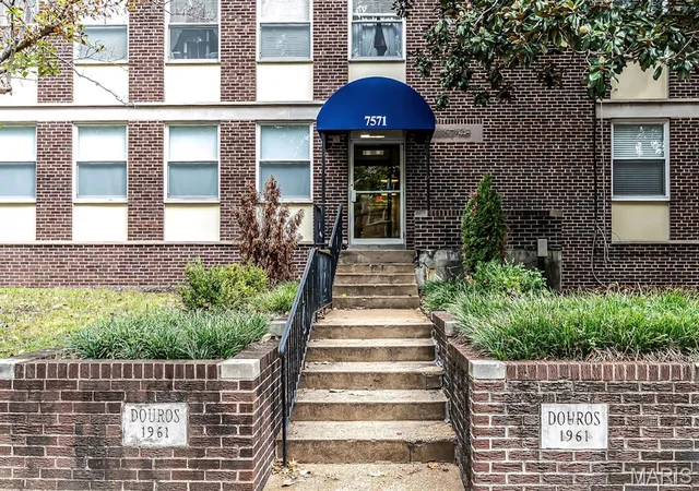 Photo 2 of Condo for sale at 7571 Wellington #3B, Saint Louis, MO 63105 | MLS# MIS26059933 | Listing updated on 2026-09-20