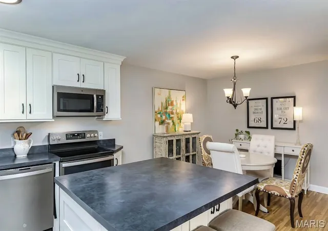 Listing Photo 4 - Condo for sale in building located at 7571 Wellington, Clayton, MO 63105 - Unit #3B