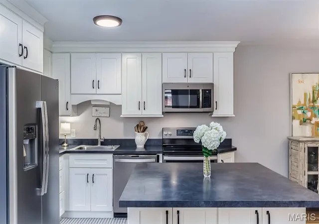 Listing Photo 5 - Condo for sale in building located at 7571 Wellington, Clayton, MO 63105 - Unit #3B