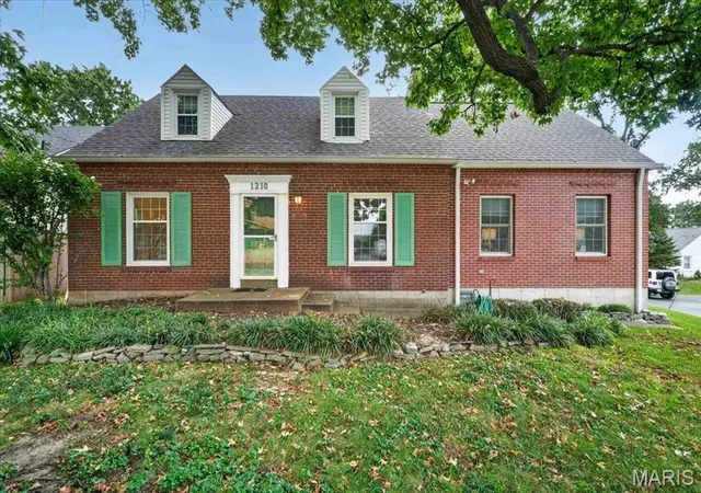 Photo 1 of Single family home for sale at 1210 N Sappington Rd, Saint Louis, MO 63122 | MLS# MIS26059934 | Listing updated on 2026-09-23
