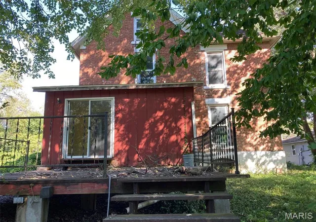 Photo 3 of Sale Pending at 711 Walnut St, Fulton, MO 65251 | MLS# MIS26059937 | Listing updated on 2026-09-29