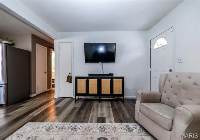 Photo 4 of Single family home for sale at 67 W Woodland Dr, East Alton, IL 62024 | MLS# MIS26059938 | Listing updated on 2026-09-21