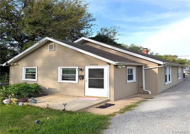 Photo 1 of Single family home for sale at 9806 W Main St, Belleville, IL 62223 | MLS# MIS26059940 | Listing updated on 2026-09-21