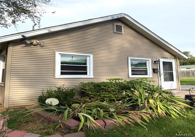 Photo 2 of Single family home for sale at 9806 W Main St, Belleville, IL 62223 | MLS# MIS26059940 | Listing updated on 2026-09-21