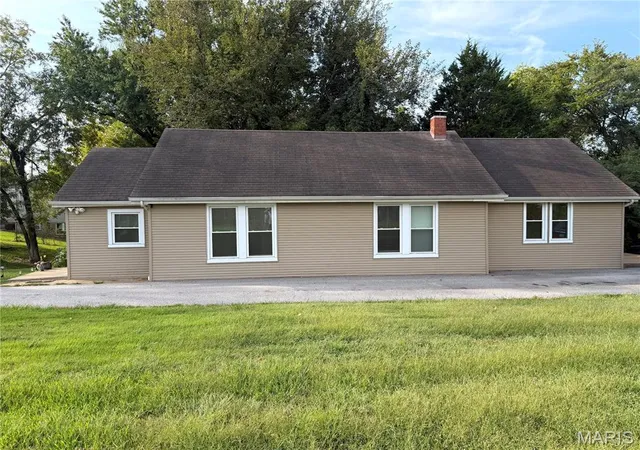 Photo 3 of Single family home for sale at 9806 W Main St, Belleville, IL 62223 | MLS# MIS26059940 | Listing updated on 2026-09-21