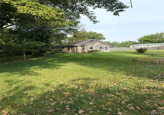 Photo 4 of Single family home for sale at 9806 W Main St, Belleville, IL 62223 | MLS# MIS26059940 | Listing updated on 2026-09-21