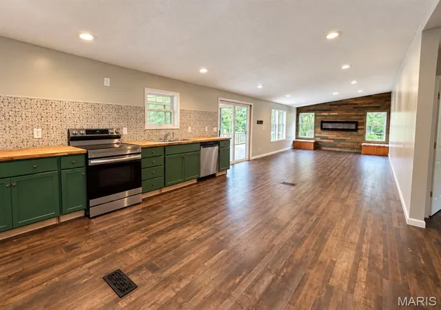 Photo 4 of Sale Pending at 7924 W Forest Hills Dr, Dittmer, MO 63023 | MLS# MIS26059942 | Listing updated on 2026-10-05