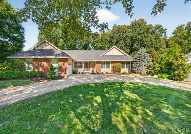 Photo 1 of Sale Pending at 14641 Pine Orchard Ct, Chesterfield, MO 63017 | MLS# MIS26059943 | Listing updated on 2026-09-28