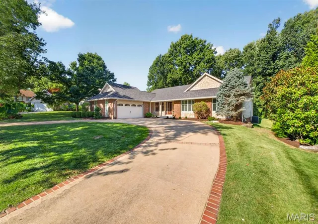 Photo 2 of Sale Pending at 14641 Pine Orchard Ct, Chesterfield, MO 63017 | MLS# MIS26059943 | Listing updated on 2026-09-28