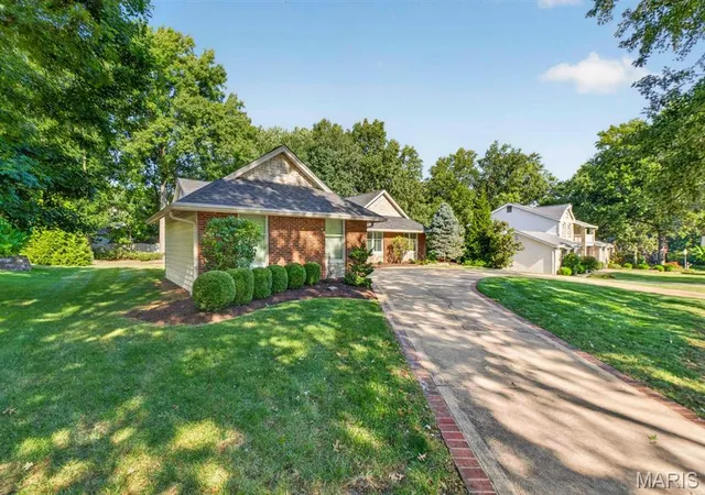 Photo 3 of Sale Pending at 14641 Pine Orchard Ct, Chesterfield, MO 63017 | MLS# MIS26059943 | Listing updated on 2026-09-28
