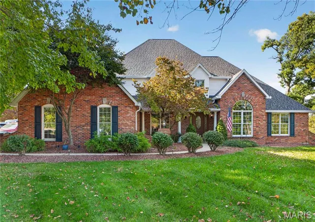 Single family home for sale at 12 Eagle Lake Dr, Columbia, IL 62236 | MLS# MIS26059952