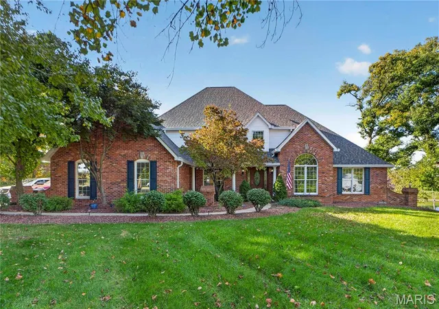 Photo 1 of Single family home for sale at 12 Eagle Lake Dr, Columbia, IL 62236 | MLS# MIS26059952 | Listing updated on 2026-10-23