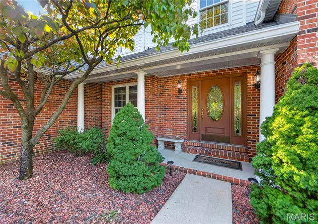 Photo 3 of Single family home for sale at 12 Eagle Lake Dr, Columbia, IL 62236 | MLS# MIS26059952 | Listing updated on 2026-10-23