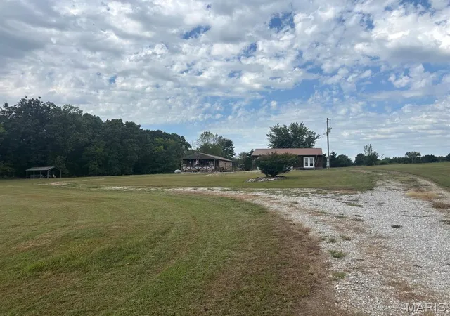 Photo 4 of Single family home for sale at 20475 Monroe 455 Rd, Stoutsville, MO 65283 | MLS# MIS26059953 | Listing updated on 2026-09-25