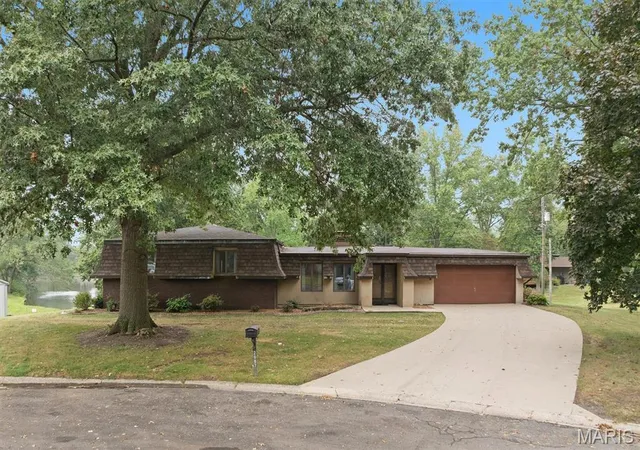 Photo 1 of Single family home for sale at 2007 Main Dr, Highland, IL 62249 | MLS# MIS26059954 | Listing updated on 2026-09-20