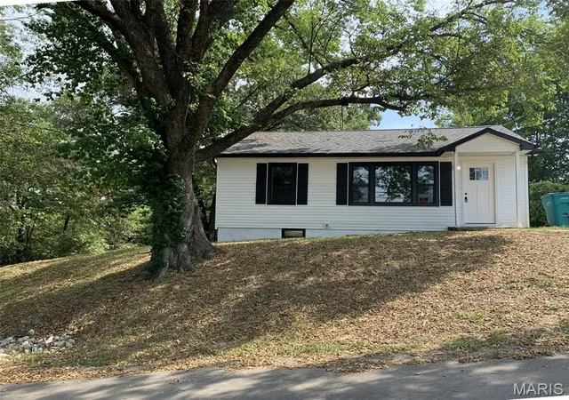 Photo 1 of Single family home for sale at 310 Nashville St, Saint Clair, MO 63077 | MLS# MIS26059956 | Listing updated on 2026-09-24