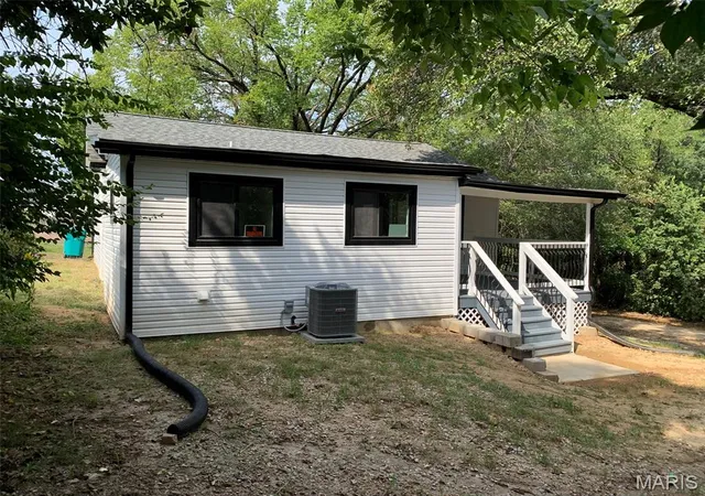 Photo 3 of Single family home for sale at 310 Nashville St, Saint Clair, MO 63077 | MLS# MIS26059956 | Listing updated on 2026-09-24