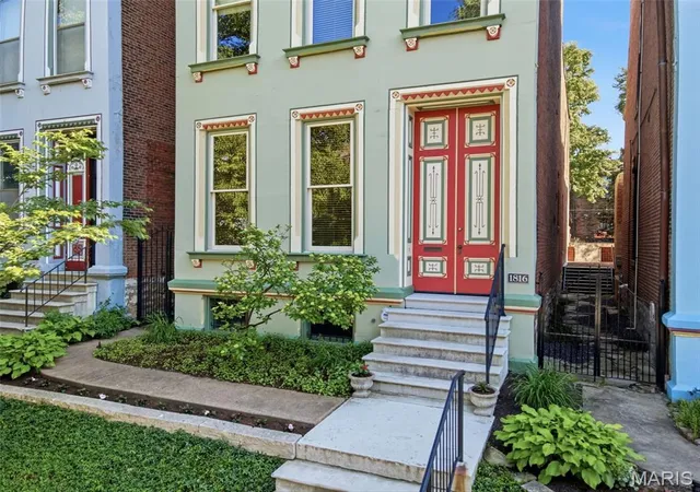 Photo 2 of Single family home for sale at 1816 Hickory St, Saint Louis, MO 63104 | MLS# MIS26059957 | Listing updated on 2026-09-20