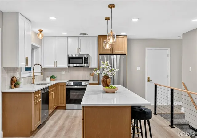 Photo 4 of Single family home for sale at 12363 Merrick Dr, Saint Louis, MO 63146 | MLS# MIS26059966 | Listing updated on 2026-10-08