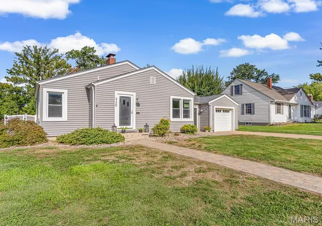 Photo 1 of Single family home for sale at 325 W Liberty St, Columbia, IL 62236 | MLS# MIS26059967 | Listing updated on 2026-09-23