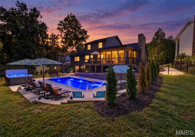 Photo 2 of Sale Pending at 32 Country Ln Ct, Saint Charles, MO 63304 | MLS# MIS26059968 | Listing updated on 2026-10-05