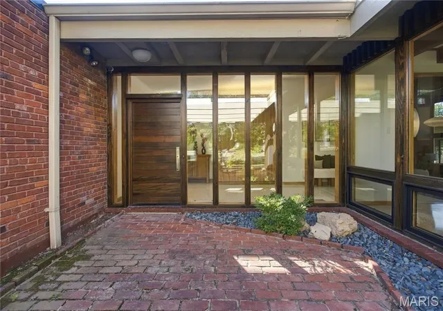 Photo 3 of Single family home for sale at 10 Westwood Country Clb, Saint Louis, MO 63131 | MLS# MIS26059969 | Listing updated on 2026-10-07