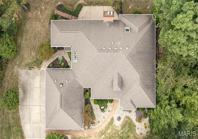 Photo 3 of Single family home for sale at 5212 Richland Woods Dr, Alton, IL 62002 | MLS# MIS26059976 | Listing updated on 2026-10-09