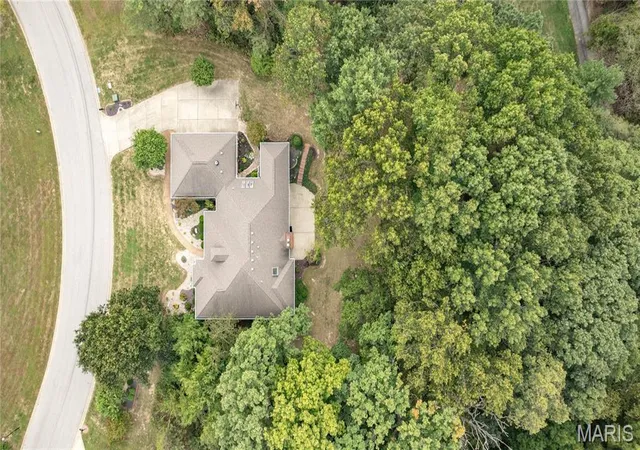 Photo 3 of Single family home for sale at 5212 Richland Woods Dr, Alton, IL 62002 | MLS# MIS26059976 | Listing updated on 2026-10-09