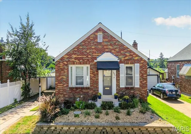 Single family home for sale at 5348 Sunshine Dr, Saint Louis, MO 63109 | MLS# MIS26059983