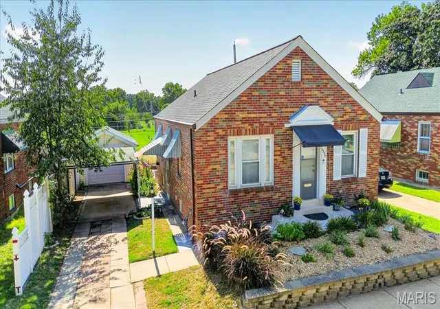 Photo 2 of Single family home for sale at 5348 Sunshine Dr, Saint Louis, MO 63109 | MLS# MIS26059983 | Listing updated on 2026-09-22