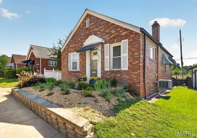 Photo 3 of Single family home for sale at 5348 Sunshine Dr, Saint Louis, MO 63109 | MLS# MIS26059983 | Listing updated on 2026-09-22