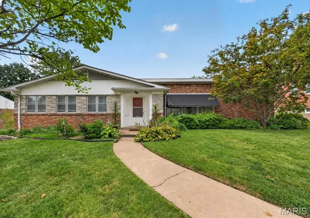 Photo 3 of Sale Pending at 8250 Tulane Ave, Saint Louis, MO 63132 | MLS# MIS26059992 | Listing updated on 2026-09-28