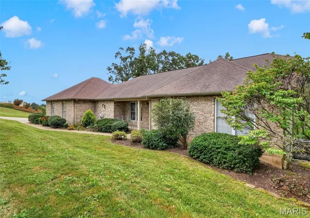 Photo 2 of Single family home for sale at 74 Forest Hills Dr, Washington, MO 63090 | MLS# MIS26060005 | Listing updated on 2026-10-06