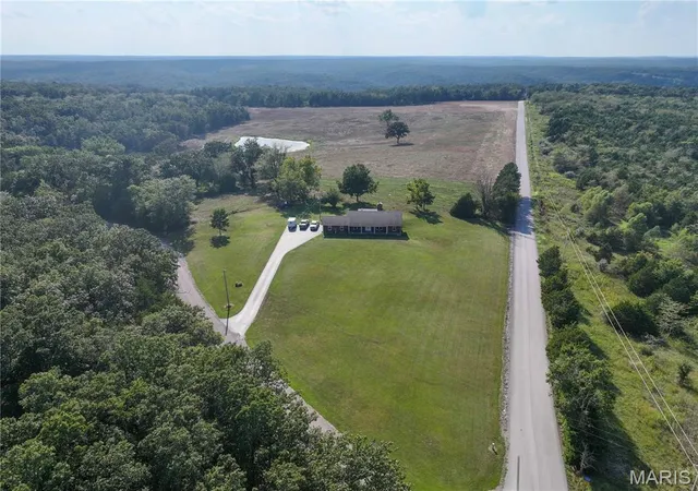 Photo 3 of Single family home for sale at 48 Pcr 852, Perryville, MO 63775 | MLS# MIS26060008 | Listing updated on 2026-09-25
