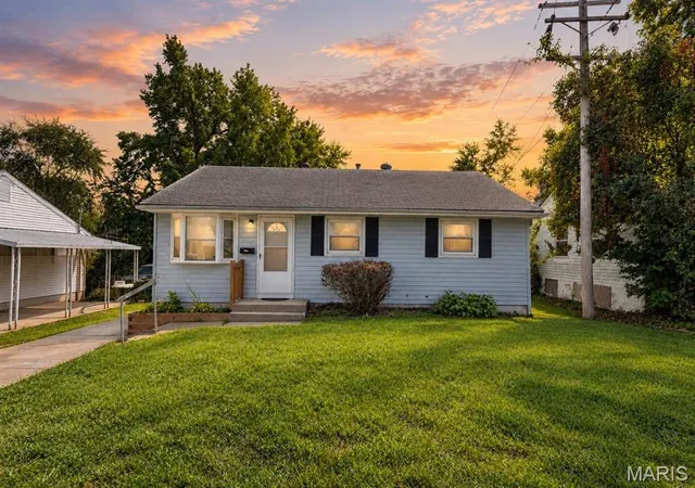 Photo 2 of Single family home for sale at 452 Shepley Dr, Saint Louis, MO 63137 | MLS# MIS26060010 | Listing updated on 2026-09-18
