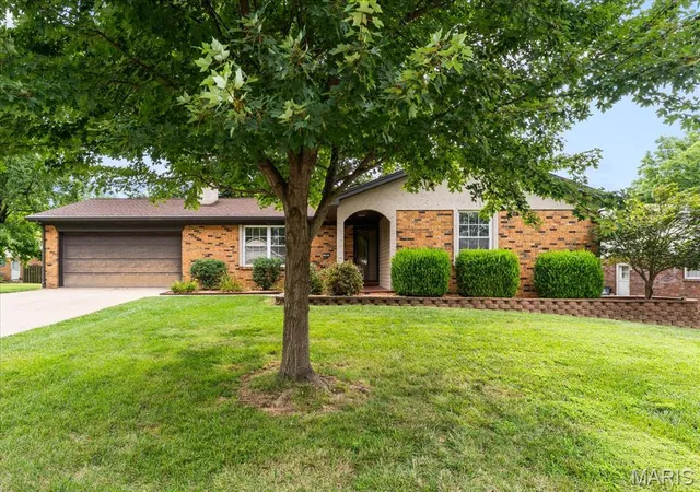 Photo 2 of Single family home for sale at 104 San Mateo Dr, Belleville, IL 62221 | MLS# MIS26060012 | Listing updated on 2026-09-24