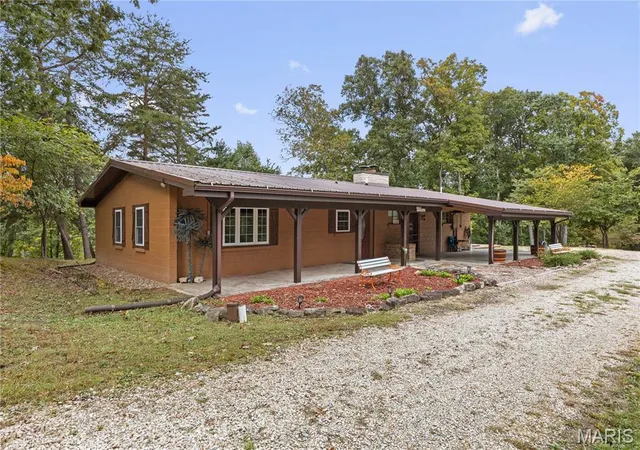 Photo 2 of Single family home for sale at 1521 W Highway 100, Hermann, MO 65041 | MLS# MIS26060017 | Listing updated on 2026-10-09