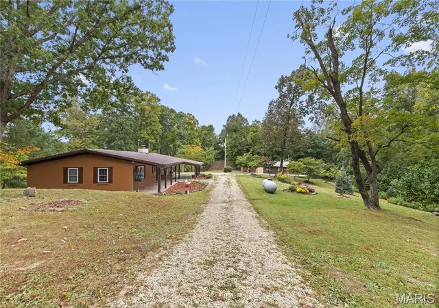 Photo 3 of Single family home for sale at 1521 W Highway 100, Hermann, MO 65041 | MLS# MIS26060017 | Listing updated on 2026-10-09